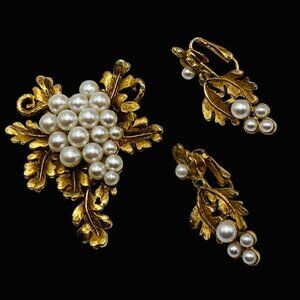 Stunning Vintage Florenza Grape Cluster Brooch and Earring Set